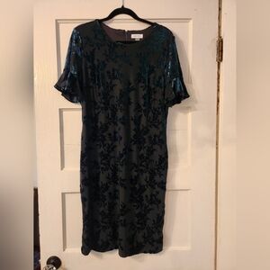 Calvin Klein Velvet Dress, Green Floral, Short Sleeve, Shift, Midi EUC